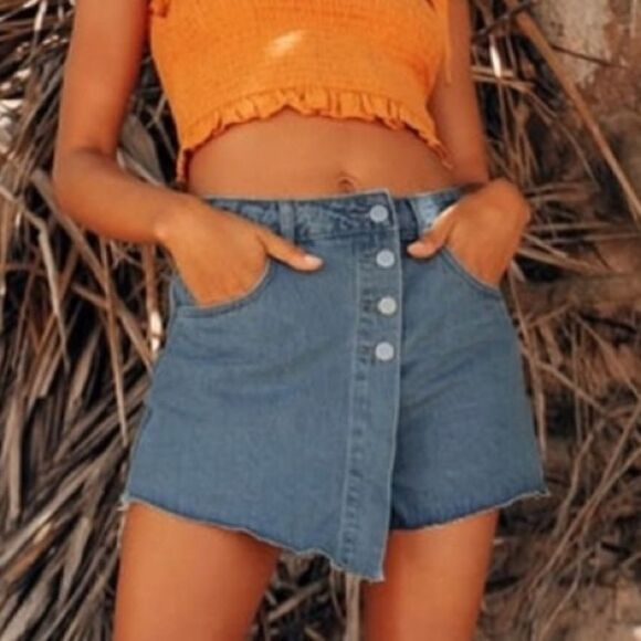 NWT Cloud 10 Jeans Cutout Shorts / Skort Size Medium - Picture 1 of 8